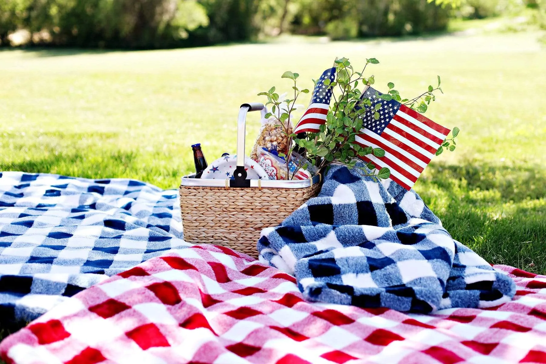 Checkered Blanket JulesRoche Buffalo Plaid Plush - Navy & White