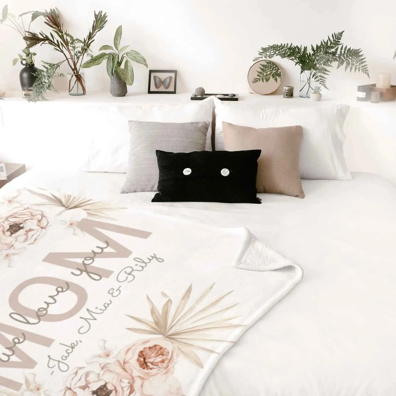 Custom Name Blanket with Floral Design - Personalized Gift for Family & Friends