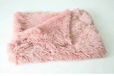 Soft Pet Dog Blanket – Warm Wool & Polyester Plush Blanket for Medium and Large Dogs