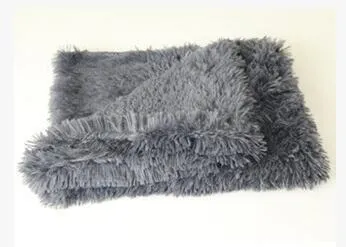 Soft Pet Dog Blanket – Warm Wool & Polyester Plush Blanket for Medium and Large Dogs